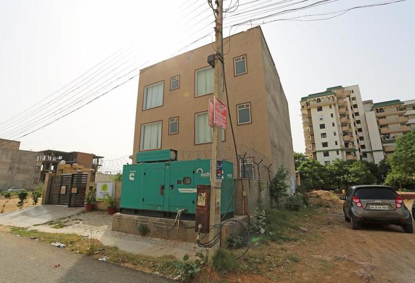 Hotel OYO 10928 Krishna Kunj 7