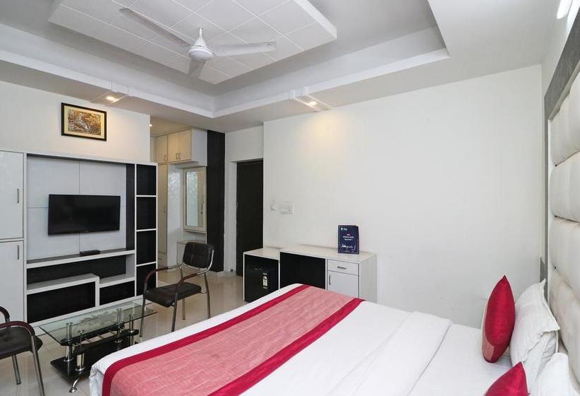 Hotel OYO 10928 Krishna Kunj 8