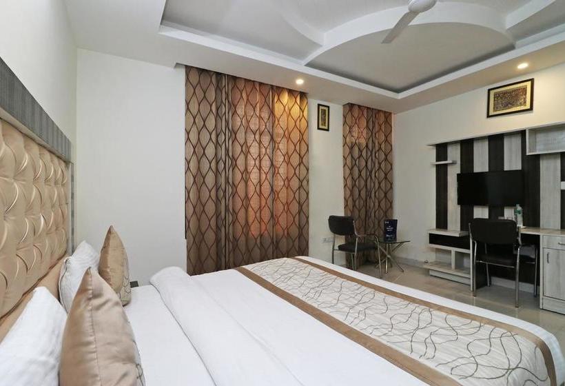 Hotel OYO 10928 Krishna Kunj 9