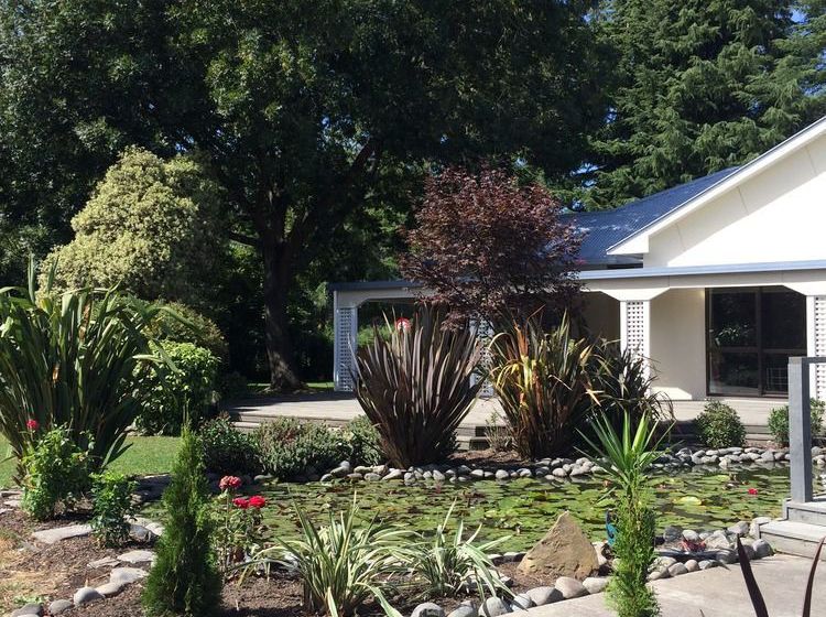 Water Lily Garden B&b 13