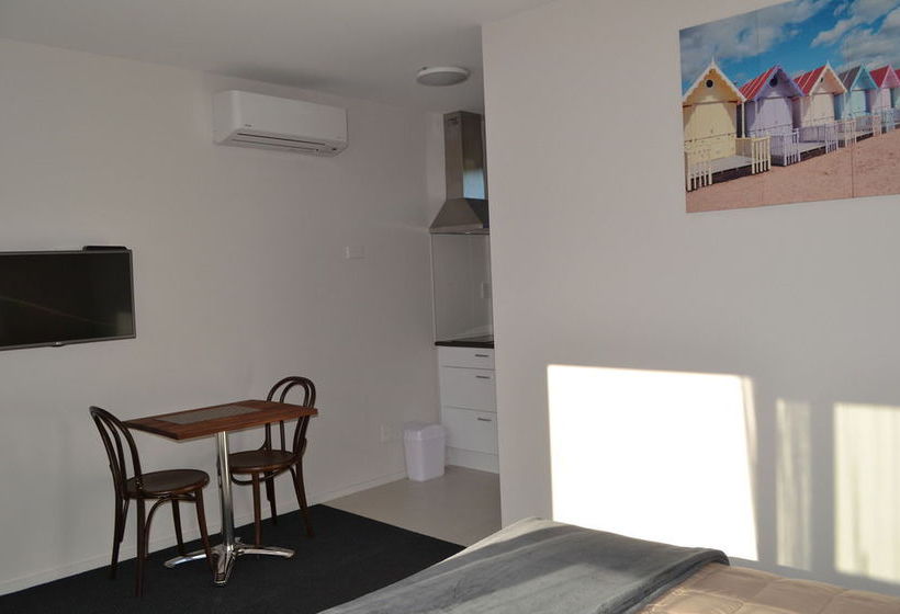 319 Addington Motel 8