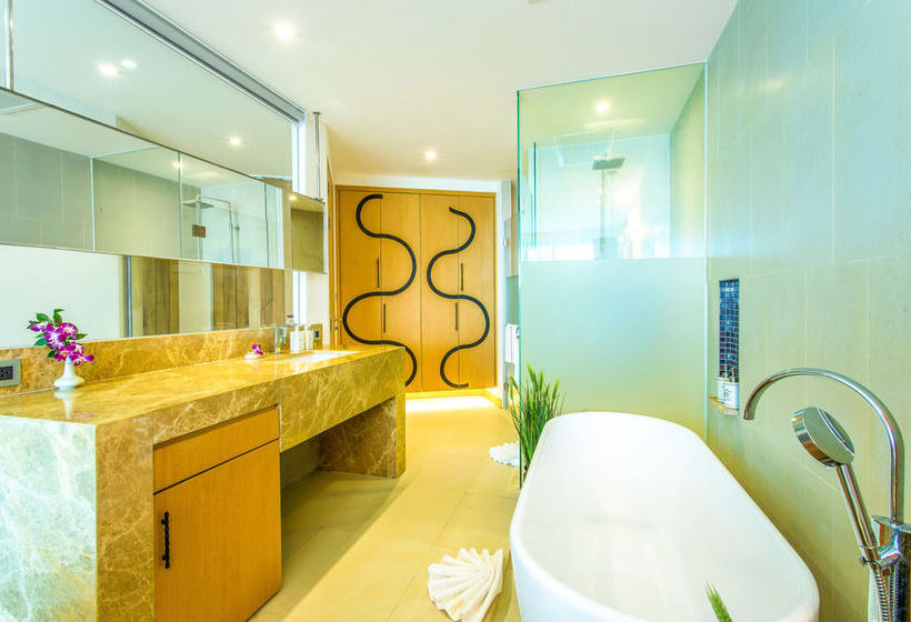 Hotel Crest Resort & Pool Villas 1