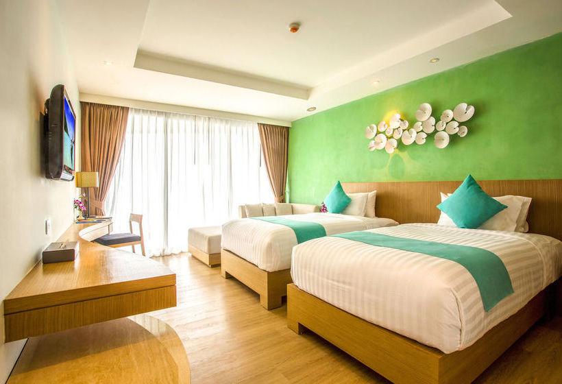 Hotel Crest Resort & Pool Villas 11