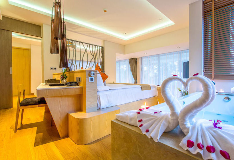 Hotel Crest Resort & Pool Villas 14