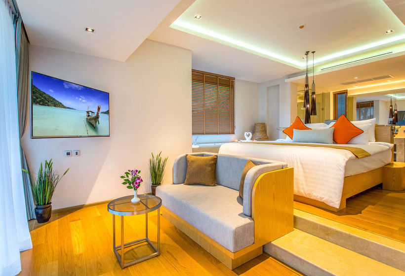 Hotel Crest Resort & Pool Villas 16