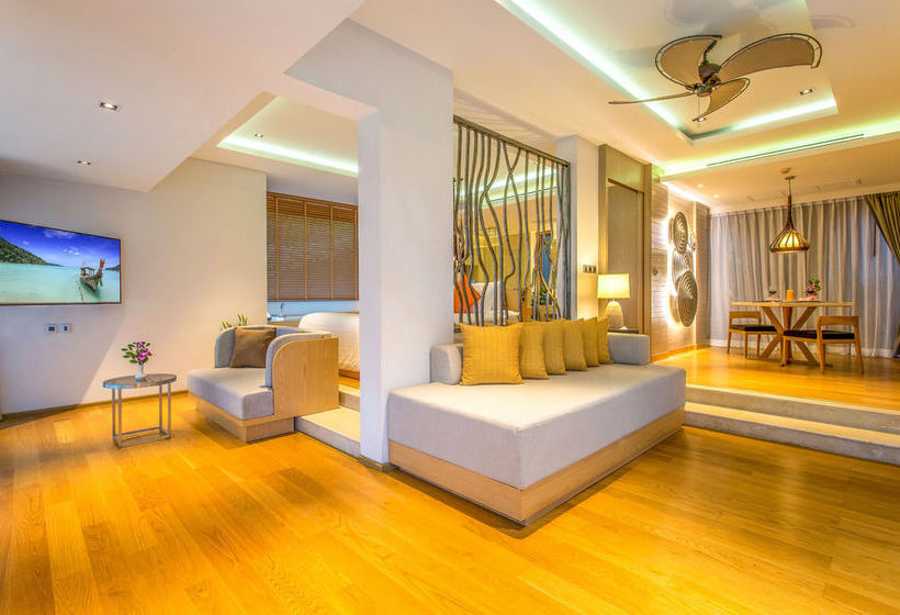 Hotel Crest Resort & Pool Villas 20