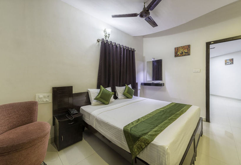 Hotel Treebo Sanctum Suites 12