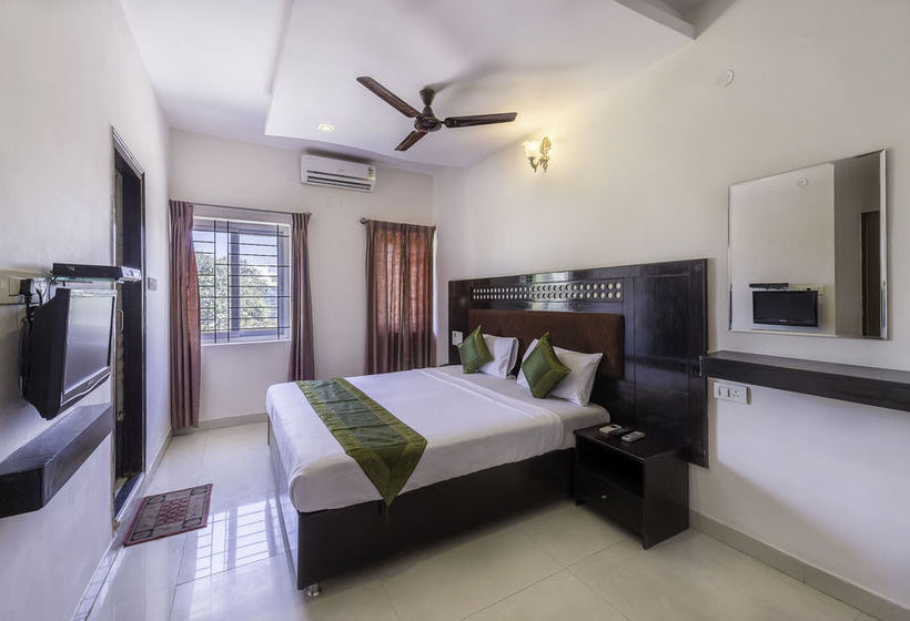 Hotel Treebo Sanctum Suites 4