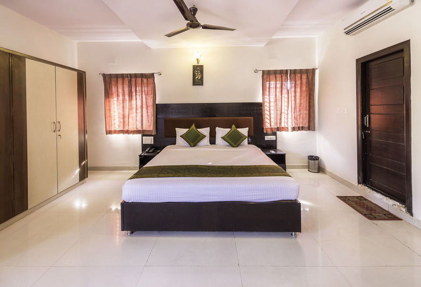 Hotel Treebo Sanctum Suites 6