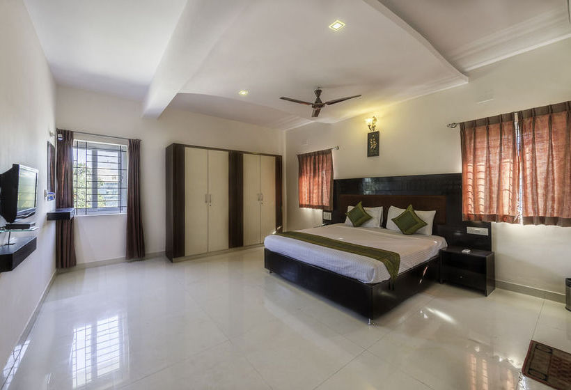 Hotel Treebo Sanctum Suites 8