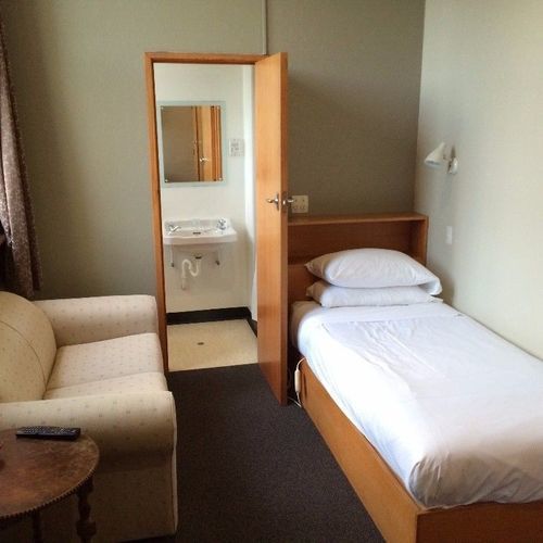 Hotel Burns Lodge At Holy Cross Centre 18