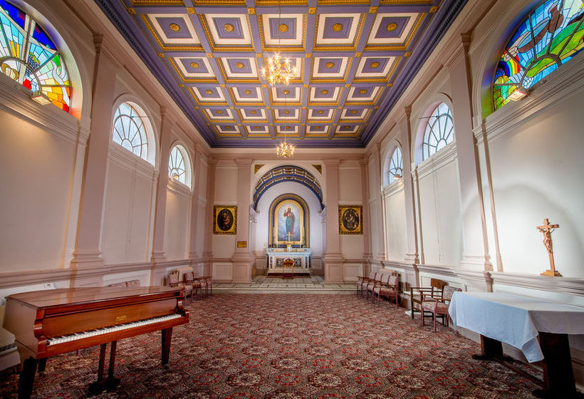 Hotel Burns Lodge At Holy Cross Centre 2