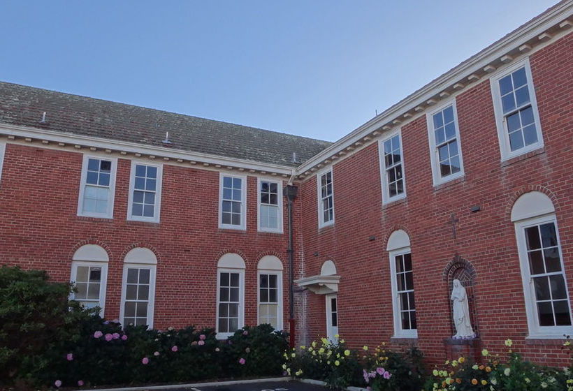 Hotel Burns Lodge At Holy Cross Centre 4