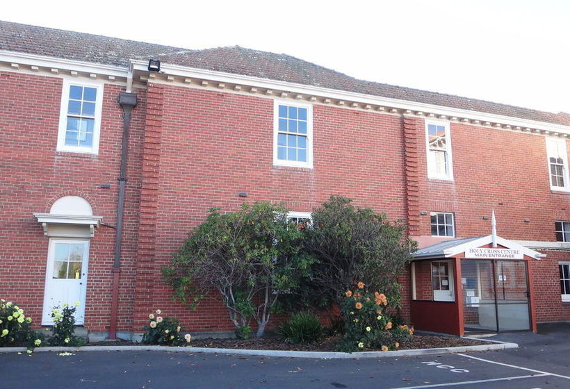 Hotel Burns Lodge At Holy Cross Centre 5