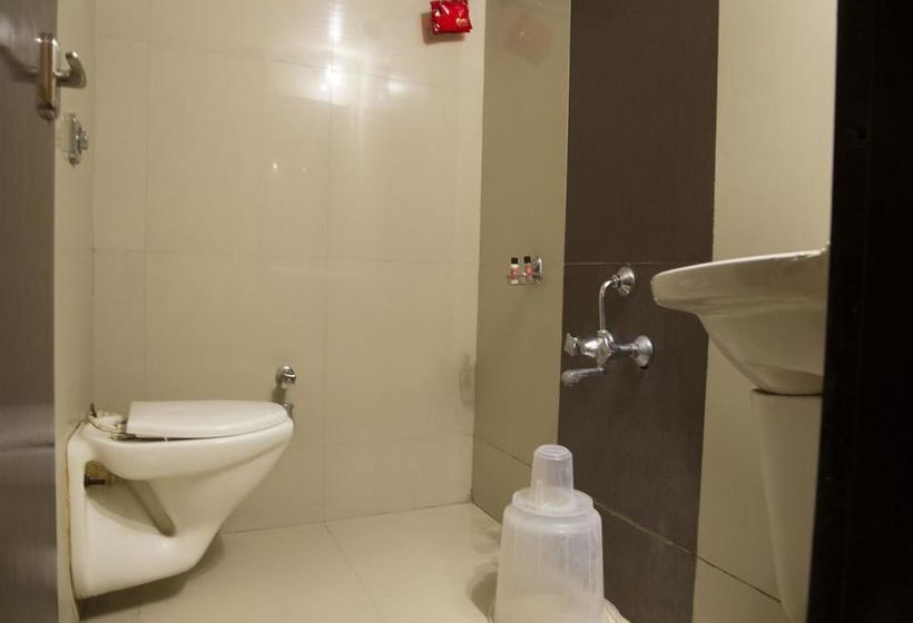 Hotel Oyo Rooms Athwa Gate Surat 1