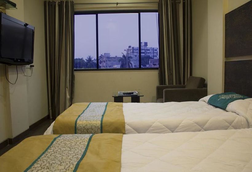 Hotel Oyo Rooms Athwa Gate Surat 10