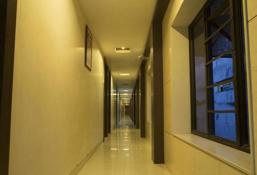 Hotel Oyo Rooms Athwa Gate Surat 16