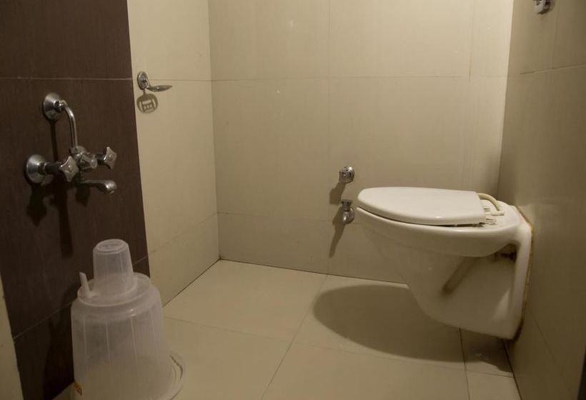 Hotel Oyo Rooms Athwa Gate Surat 2