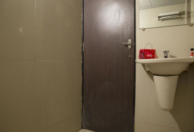 Hotel Oyo Rooms Athwa Gate Surat 3