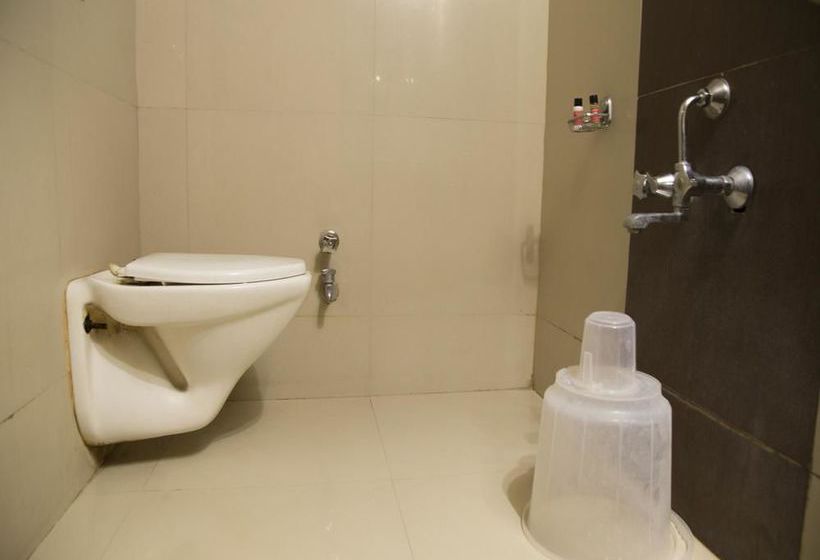 Hotel Oyo Rooms Athwa Gate Surat 4