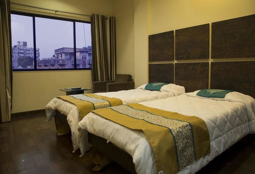 Hotel Oyo Rooms Athwa Gate Surat 7