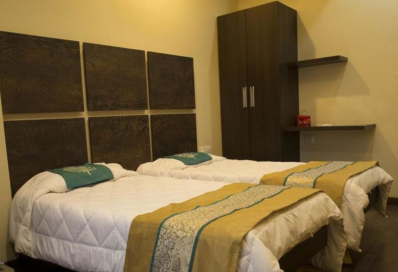 Hotel Oyo Rooms Athwa Gate Surat 8