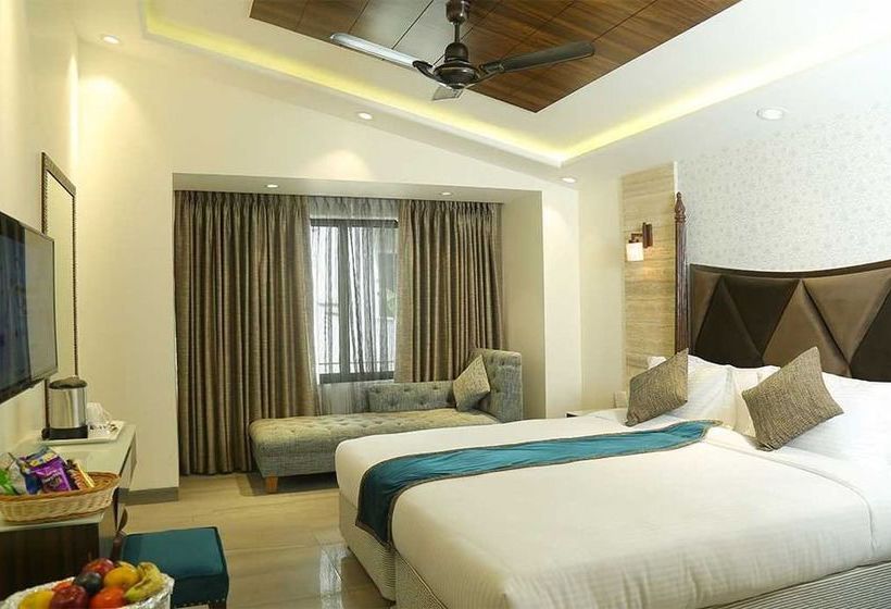 Hotel The Flora Residency 2