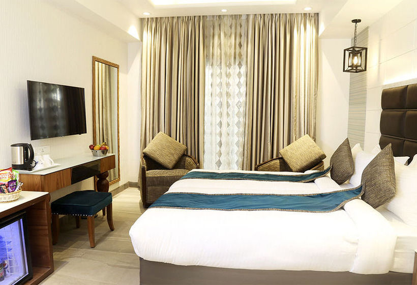 Hotel The Flora Residency 3