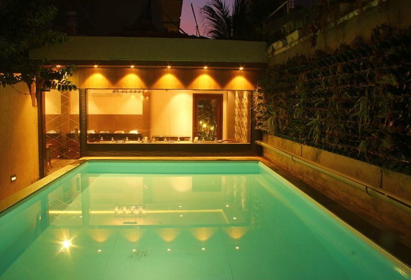 Hotel The Flora Residency 6