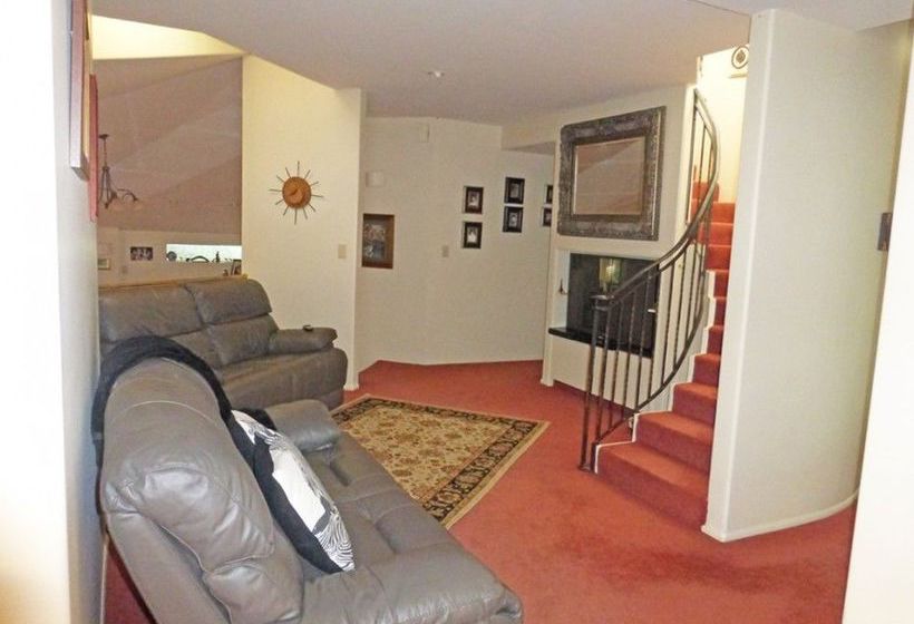 Oamaru House Bed And Breakfast 13