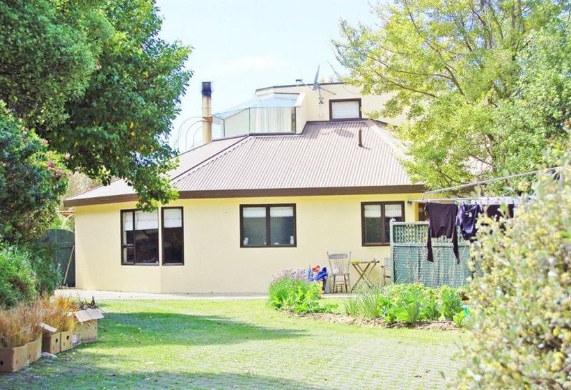 Oamaru House Bed And Breakfast 16