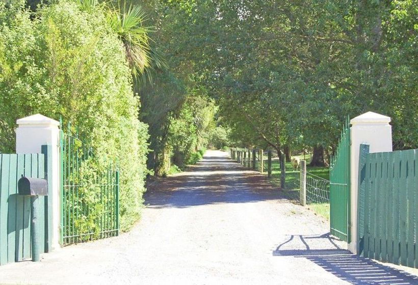 Oamaru House Bed And Breakfast 18