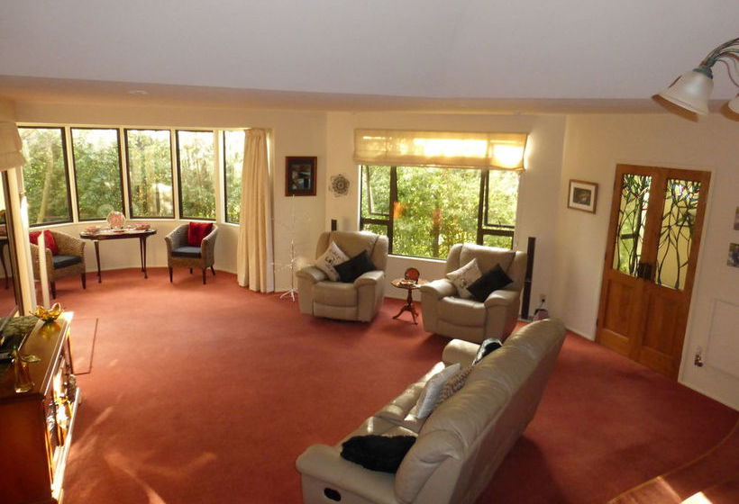 Oamaru House Bed And Breakfast 6