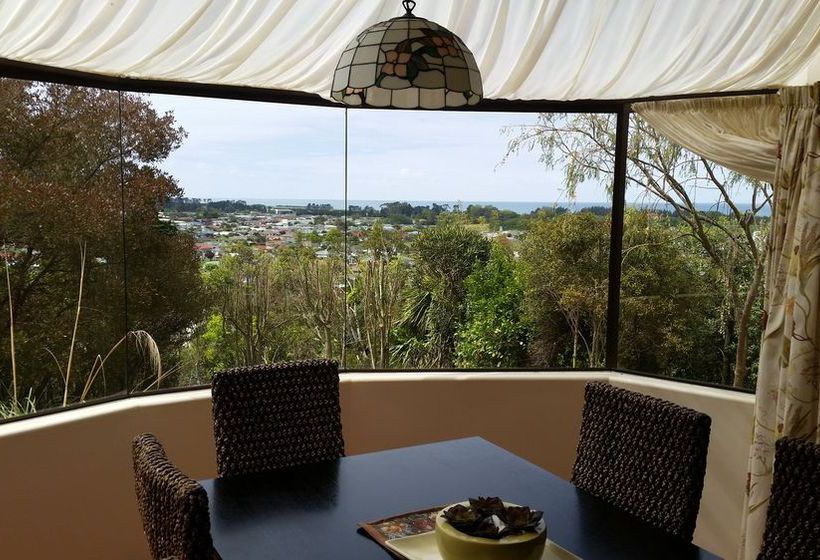 Oamaru House Bed And Breakfast 8