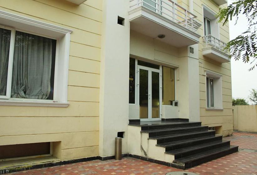 Hotel Oyo Premium Chi Greater Noida 10