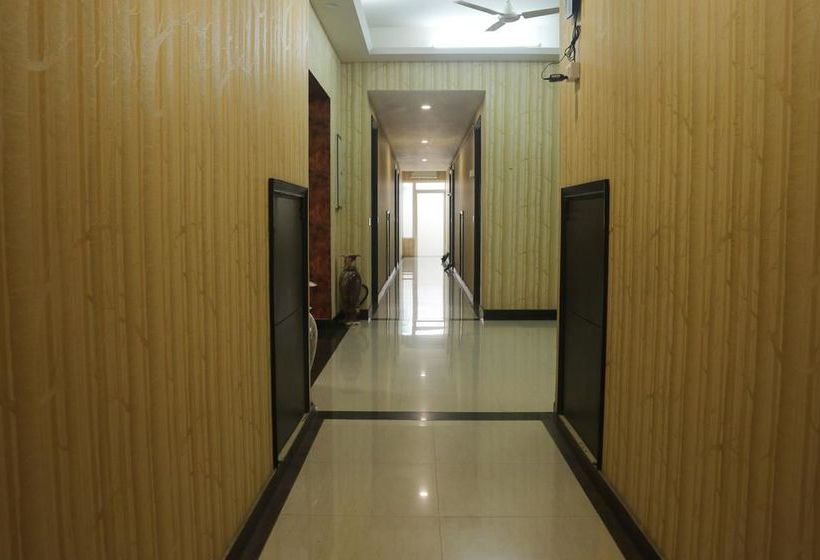 Hotel Oyo Premium Chi Greater Noida 15