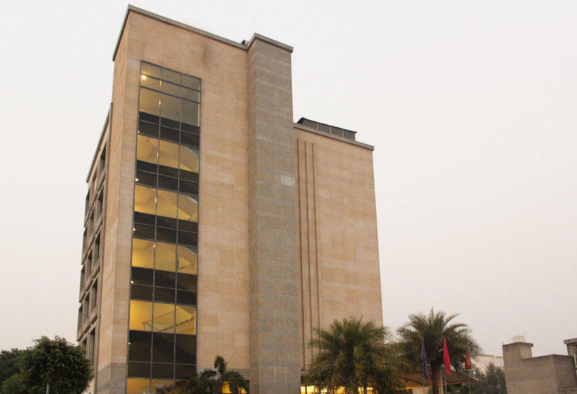 Hotel Oyo Premium Sector 31 Faridabad 1