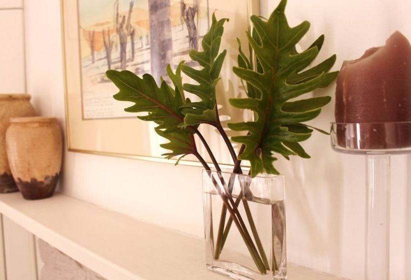 Pension Whispering Oaks Guest House