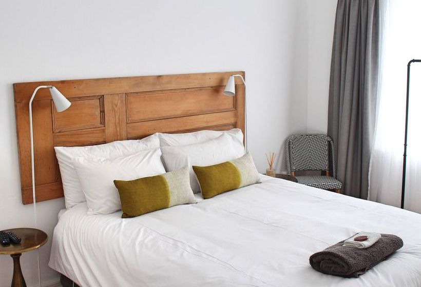 Pension Whispering Oaks Guest House 11