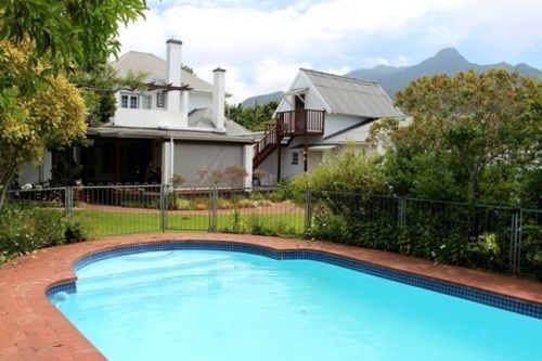 Pension Whispering Oaks Guest House 20