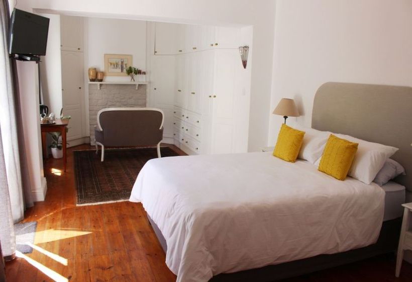 Pension Whispering Oaks Guest House 4