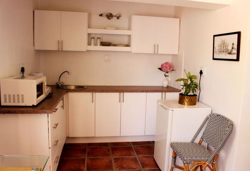 Pension Whispering Oaks Guest House 5