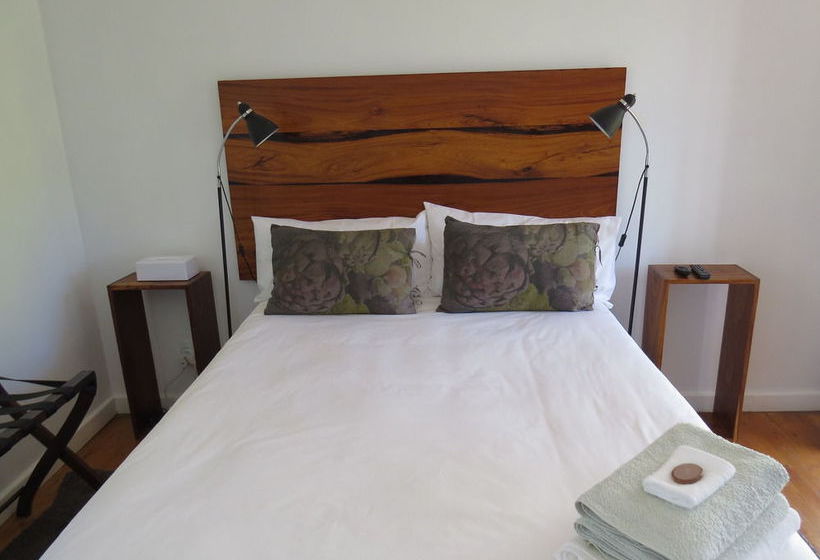 Pension Whispering Oaks Guest House 7