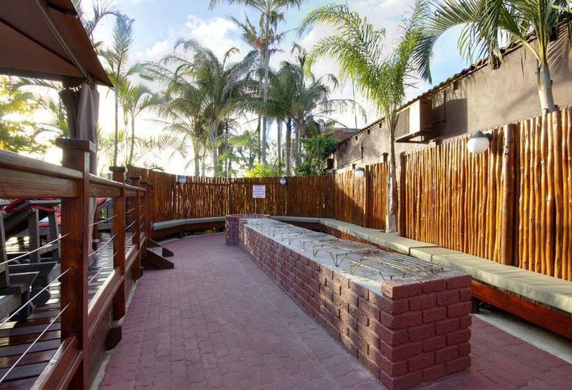 Hostel Monzi Safaris 11