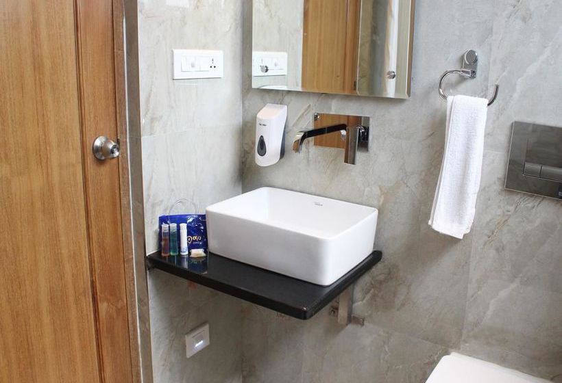 Hotel Oyo Premium Karnal Club 2