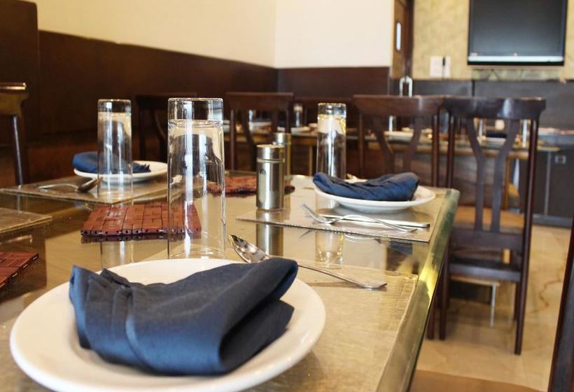 Hotel Oyo Premium Karnal Club 3