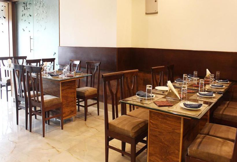 Hotel Oyo Premium Karnal Club 4