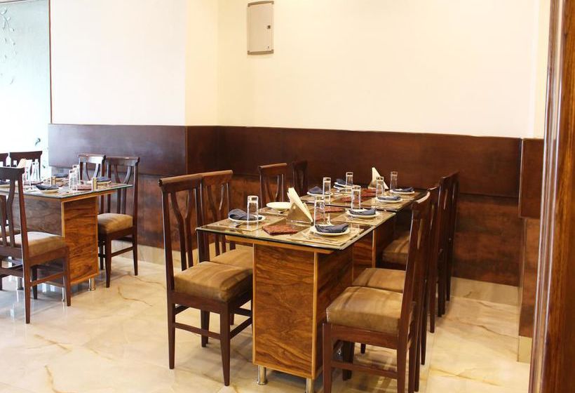 Hotel Oyo Premium Karnal Club 5