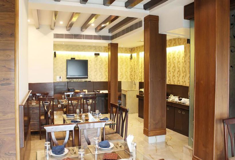 Hotel Oyo Premium Karnal Club 6