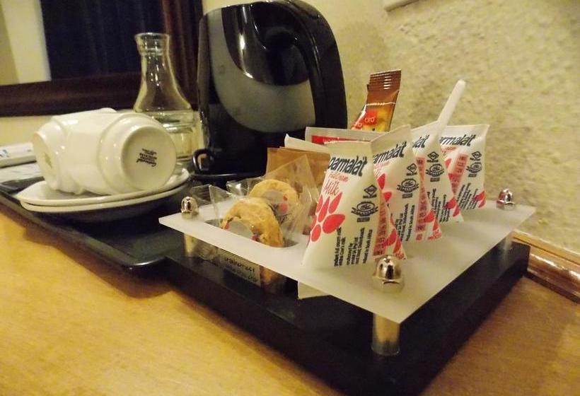 Hotel Sierra On Main 19